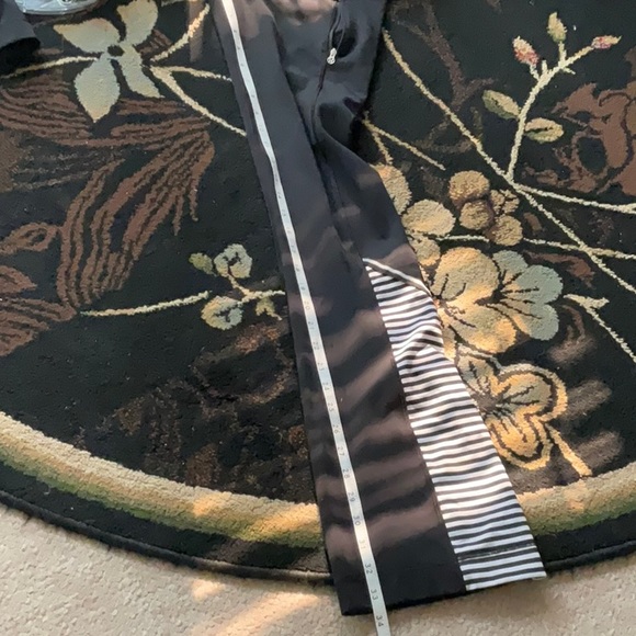 Lululemon Run: Ice Queen Pant. Size 6. - Picture 9 of 12